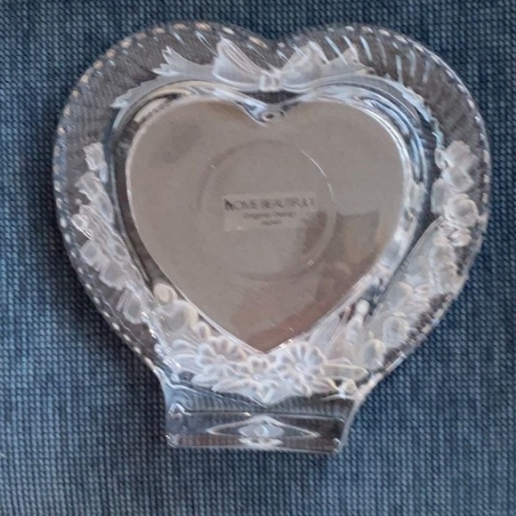 VINTAGE “MOMENTS” HEART GLASS FRAME. New in original box - Picture 2 of 8